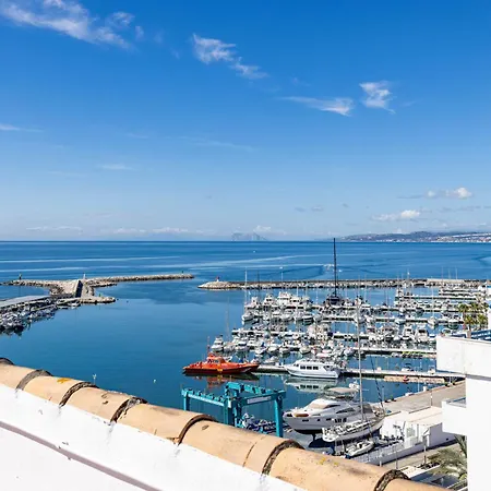 Cozy Between The Port And The La Rada アパート