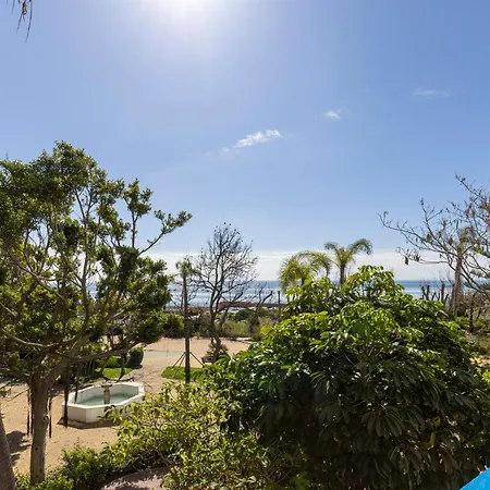 Апартаменти Cozy Between The Port And The La Rada