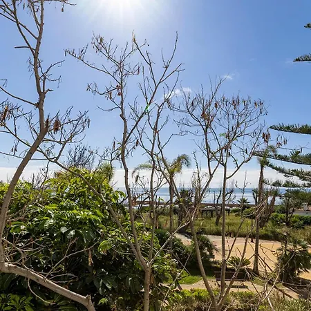 Апартаменти Cozy Between The Port And The La Rada