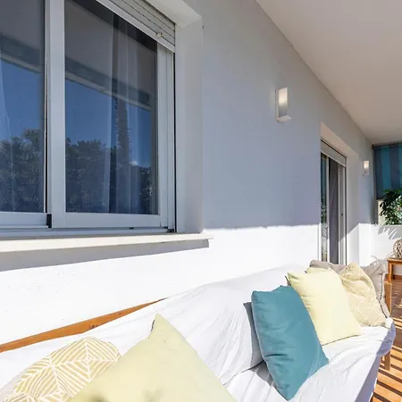 Апартаменти Cozy Between The Port And The La Rada *